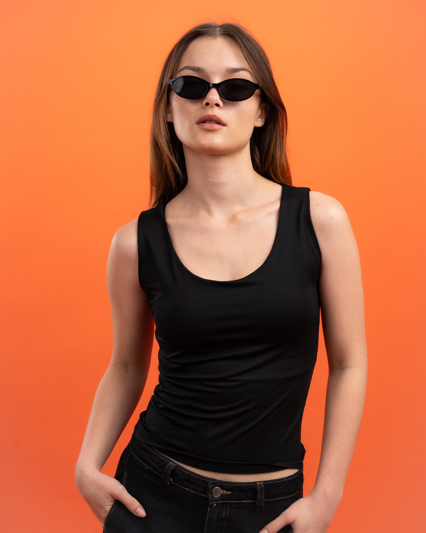 BLACK SLEEVLESS TOP